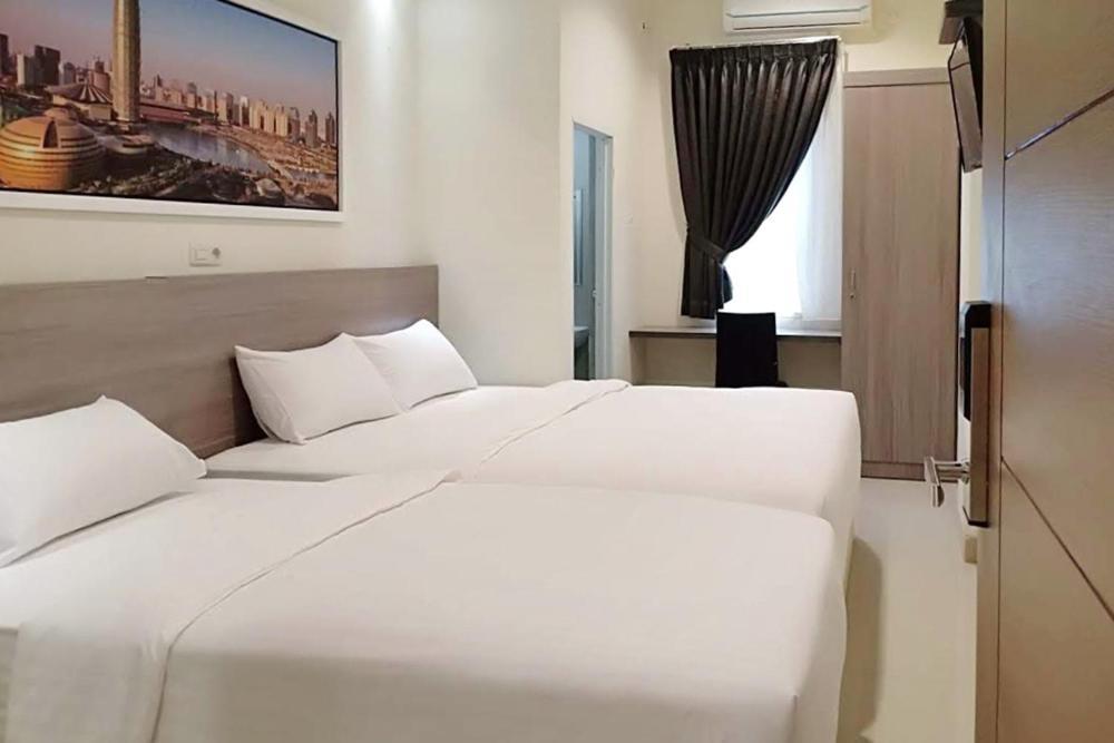 Twospaces Living At Maximus Inn Palembang Exterior foto